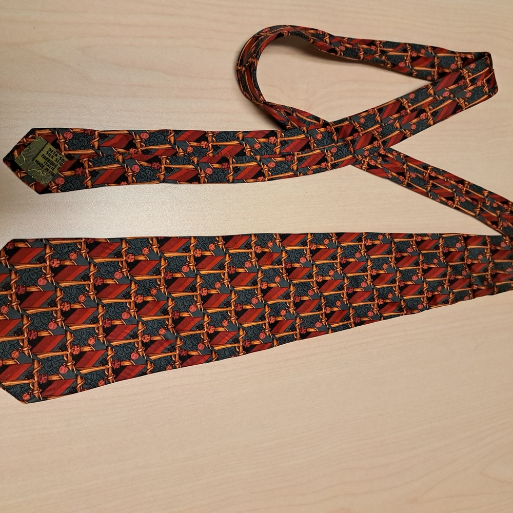Elegant Red and Black Patterned Tie